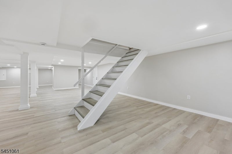33 Lotz Ave