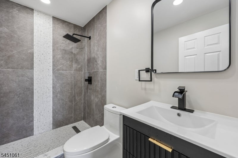 33 Lotz Ave