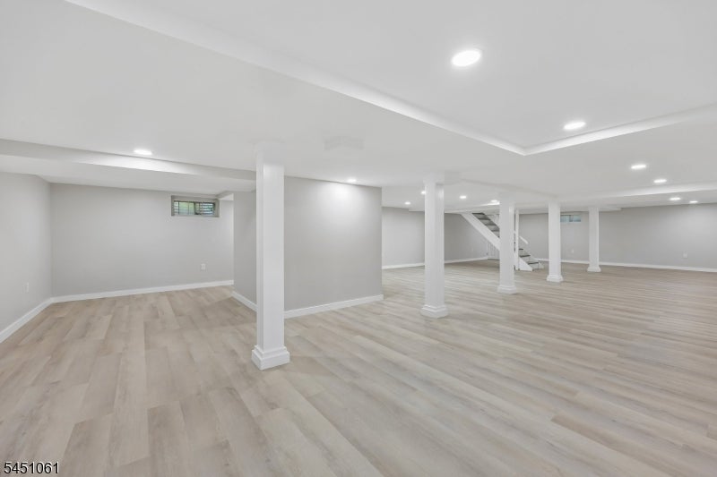 33 Lotz Ave