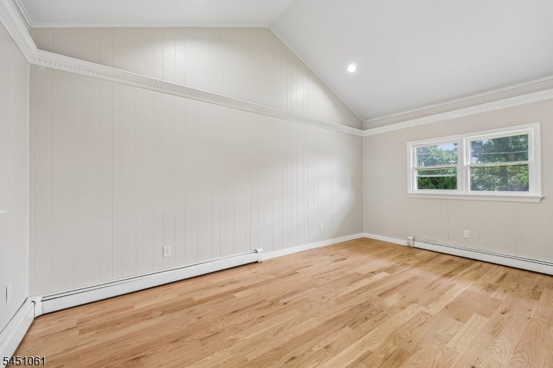 33 Lotz Ave