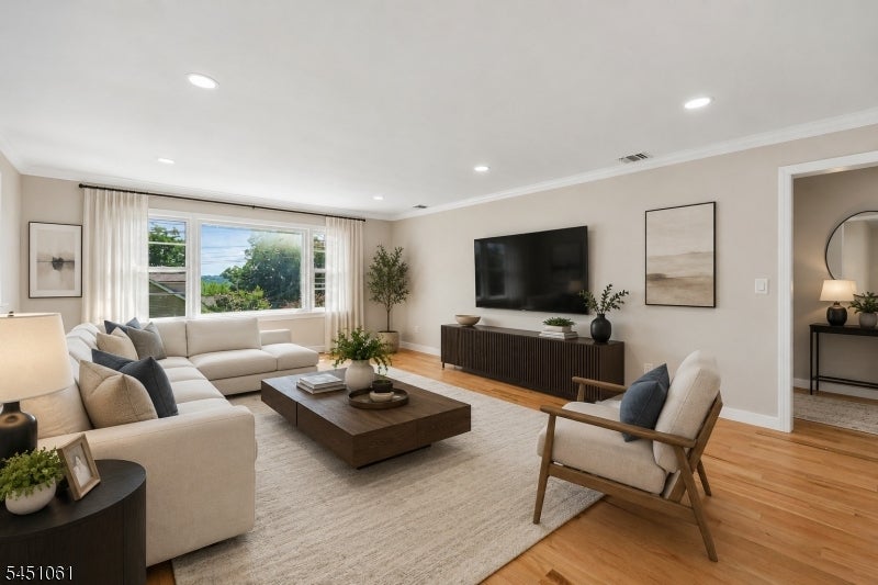 33 Lotz Ave