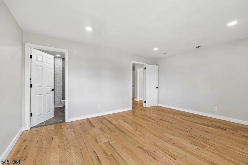 33 Lotz Ave