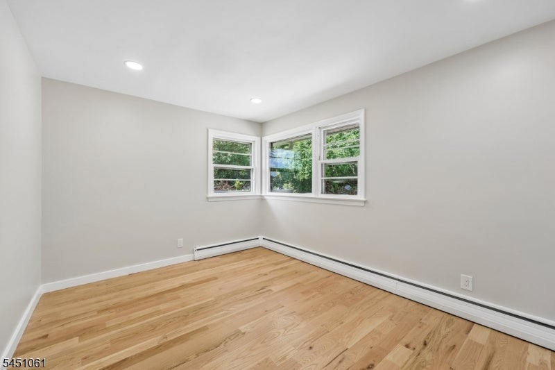 33 Lotz Ave