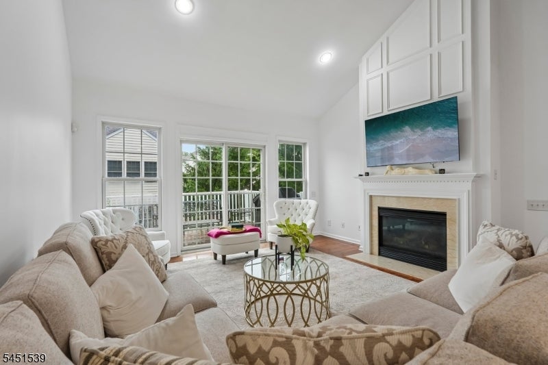 2 Constitution Ln