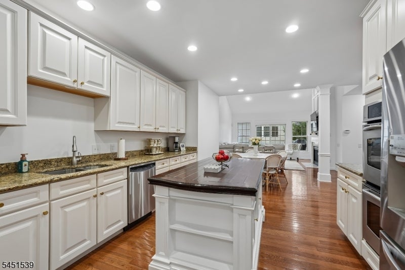 2 Constitution Ln