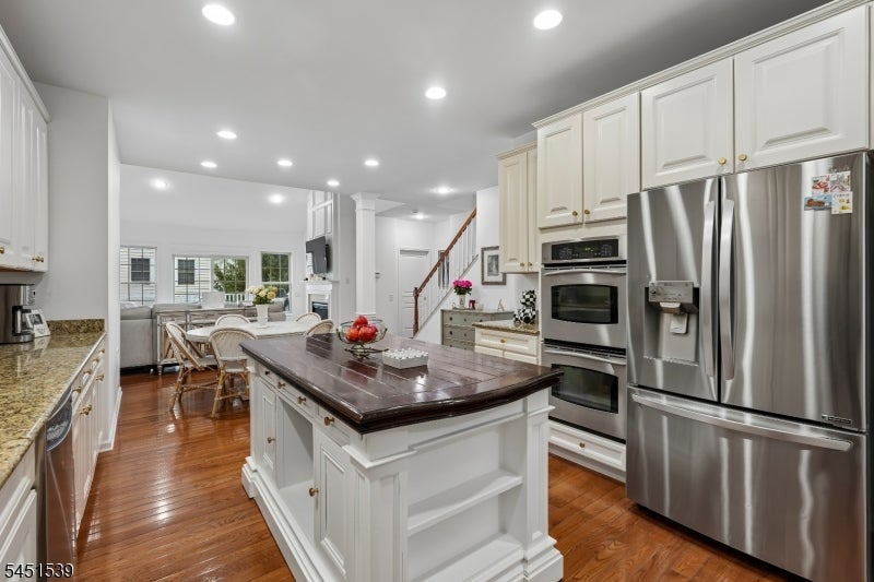 2 Constitution Ln