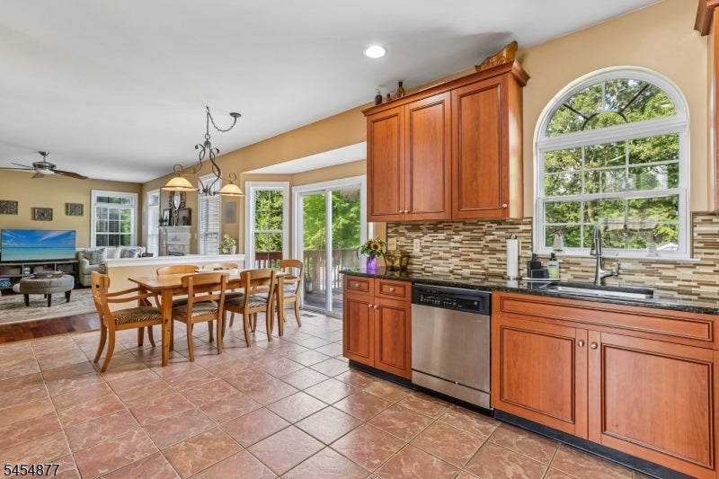 176 Fox Hill Ct