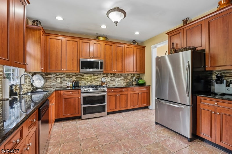 176 Fox Hill Ct