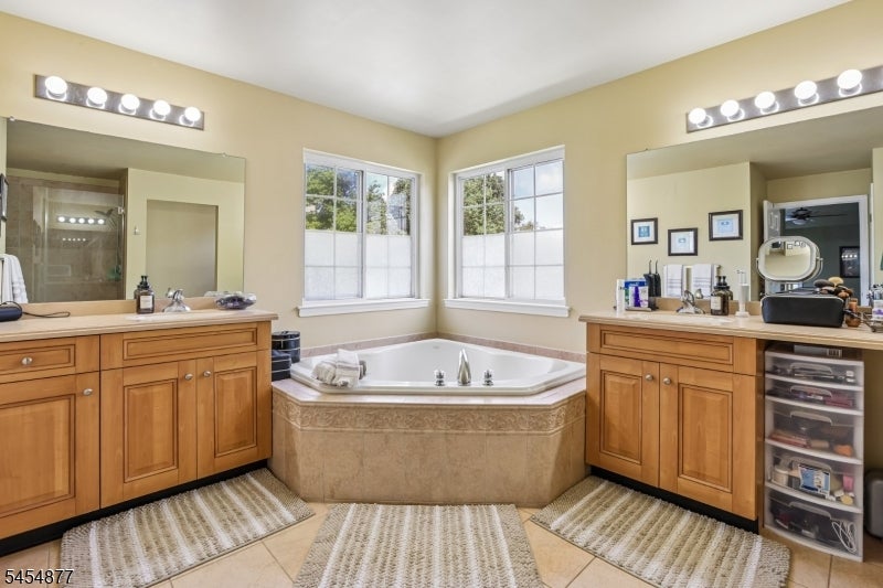 176 Fox Hill Ct