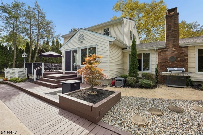 87 Webster Dr