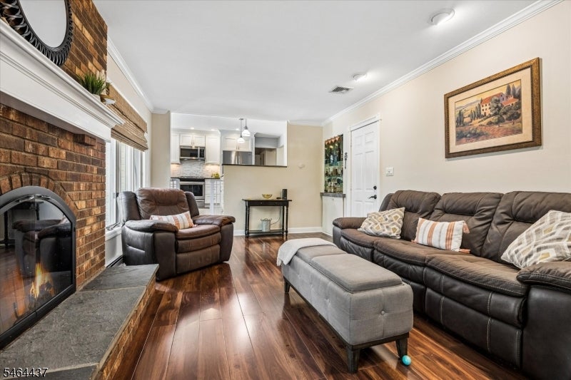 87 Webster Dr