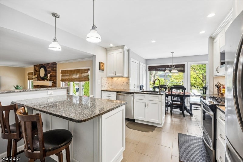 87 Webster Dr