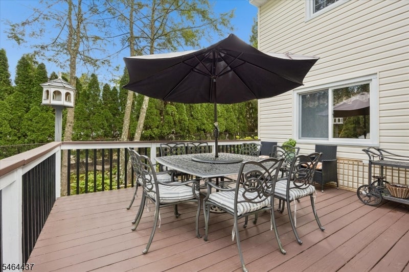 87 Webster Dr