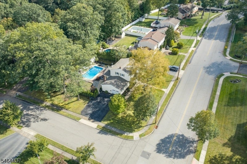 87 Webster Dr