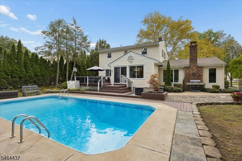 87 Webster Dr