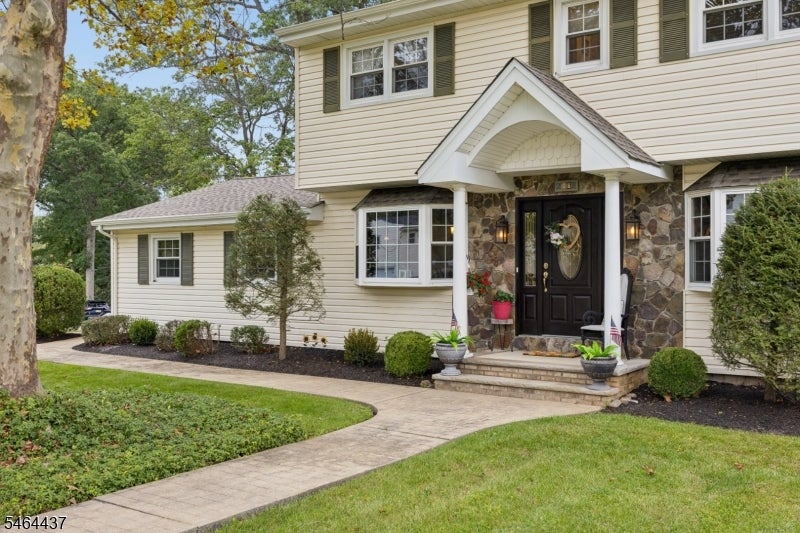 87 Webster Dr