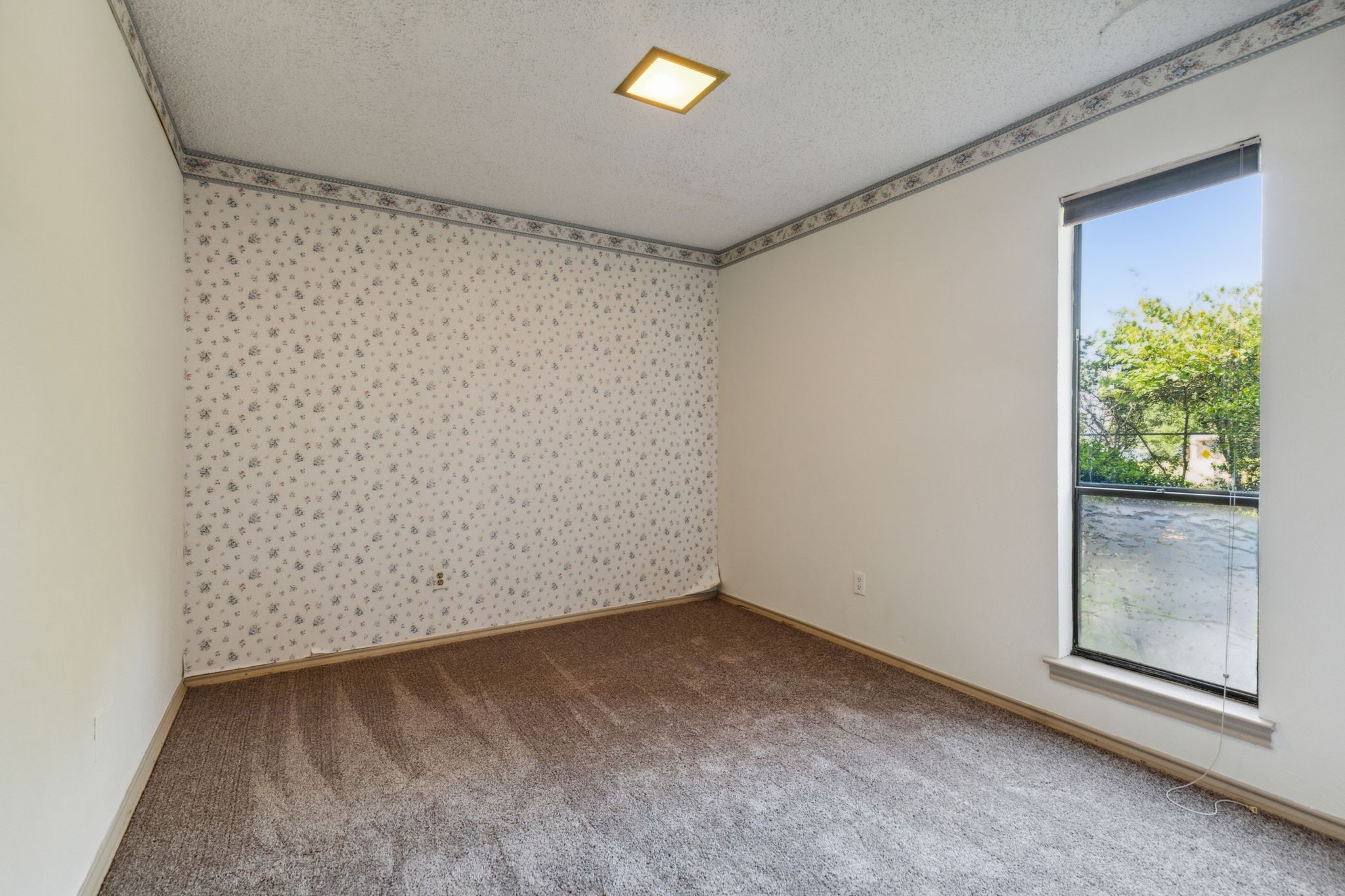 2402 Arrow Lane