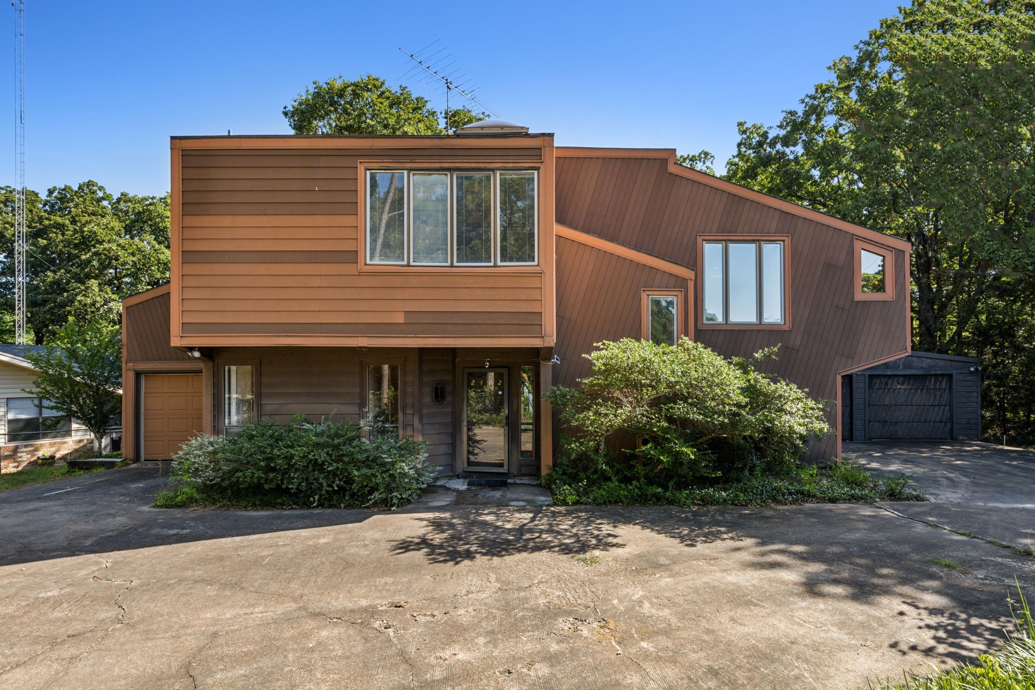 2402 Arrow Lane