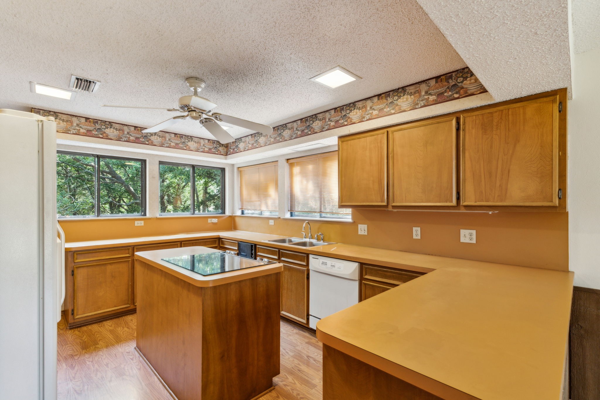 2402 Arrow Lane