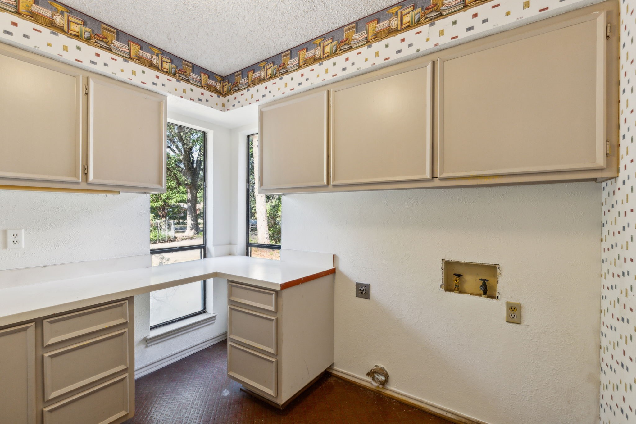 2402 Arrow Lane