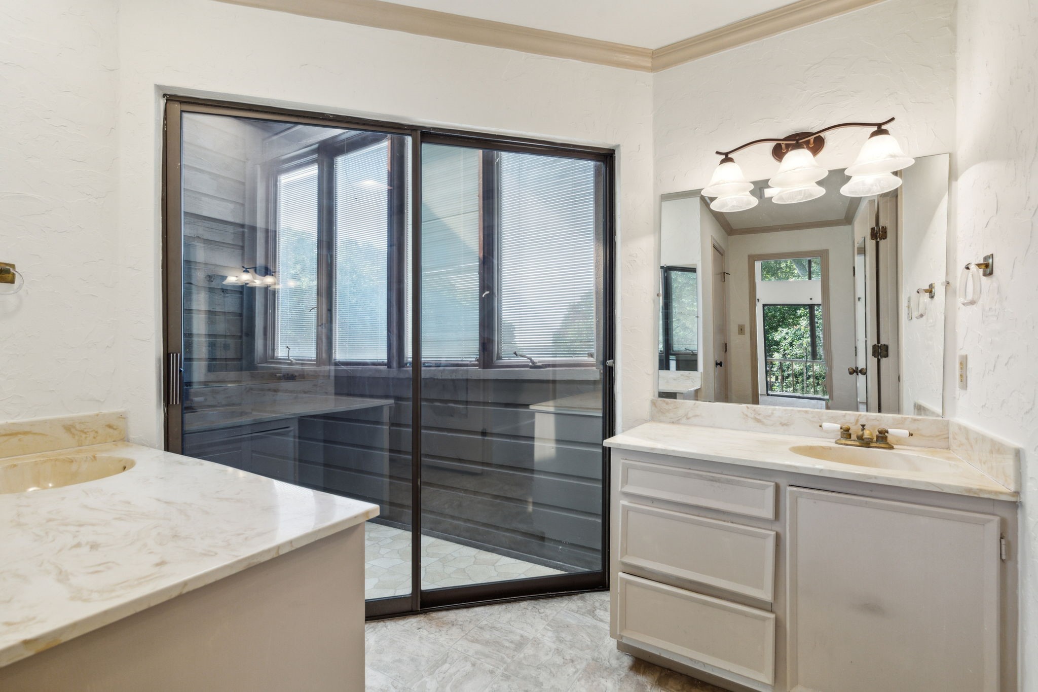 2402 Arrow Lane