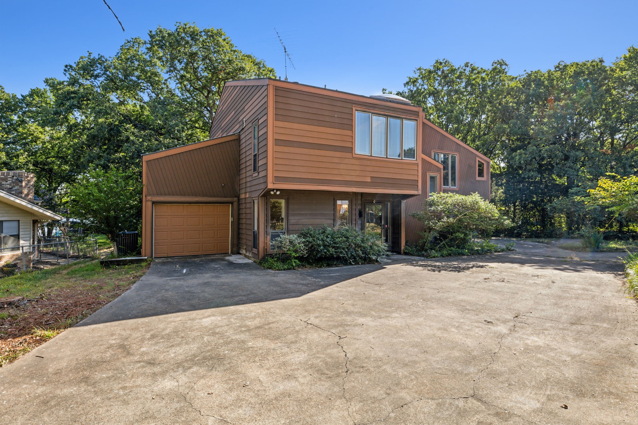 2402 Arrow Lane