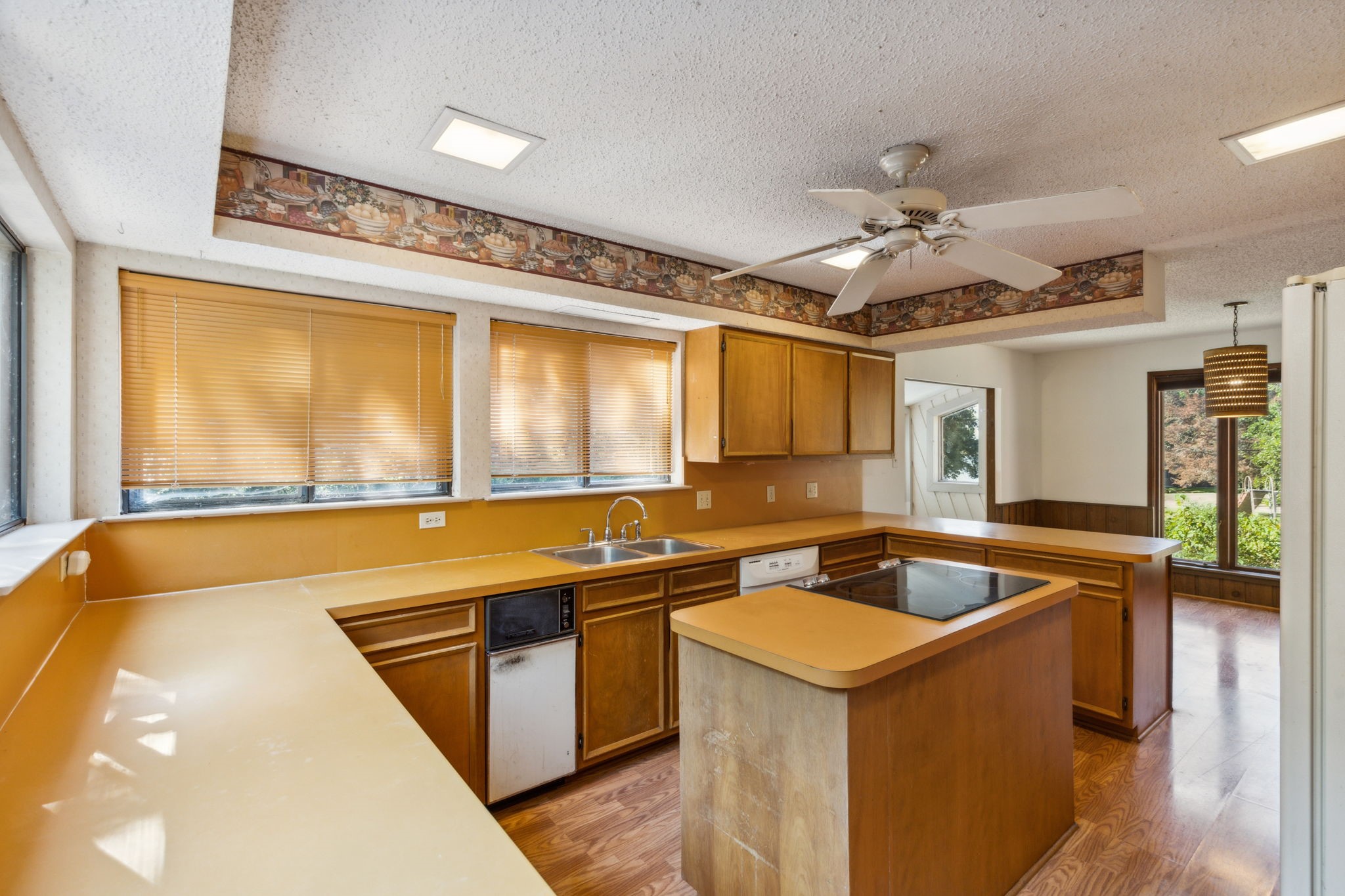 2402 Arrow Lane