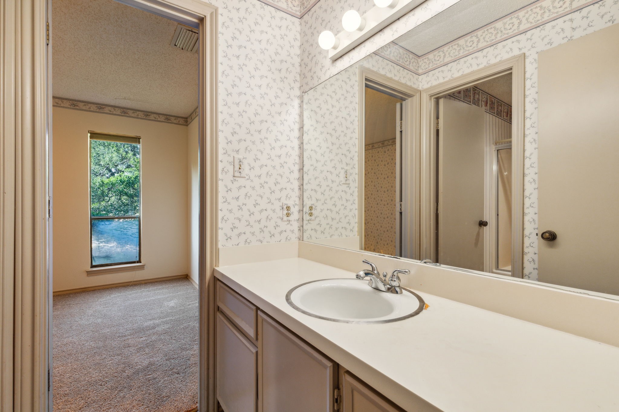 2402 Arrow Lane