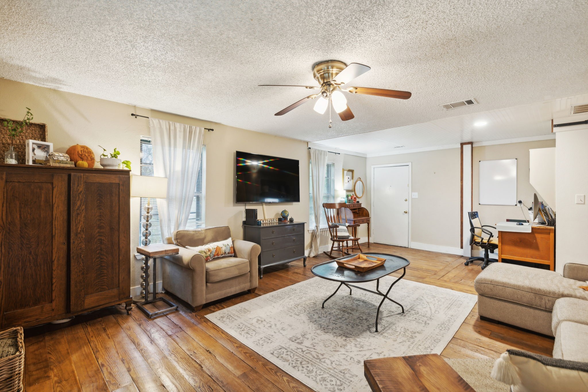 915 N Alamo Road