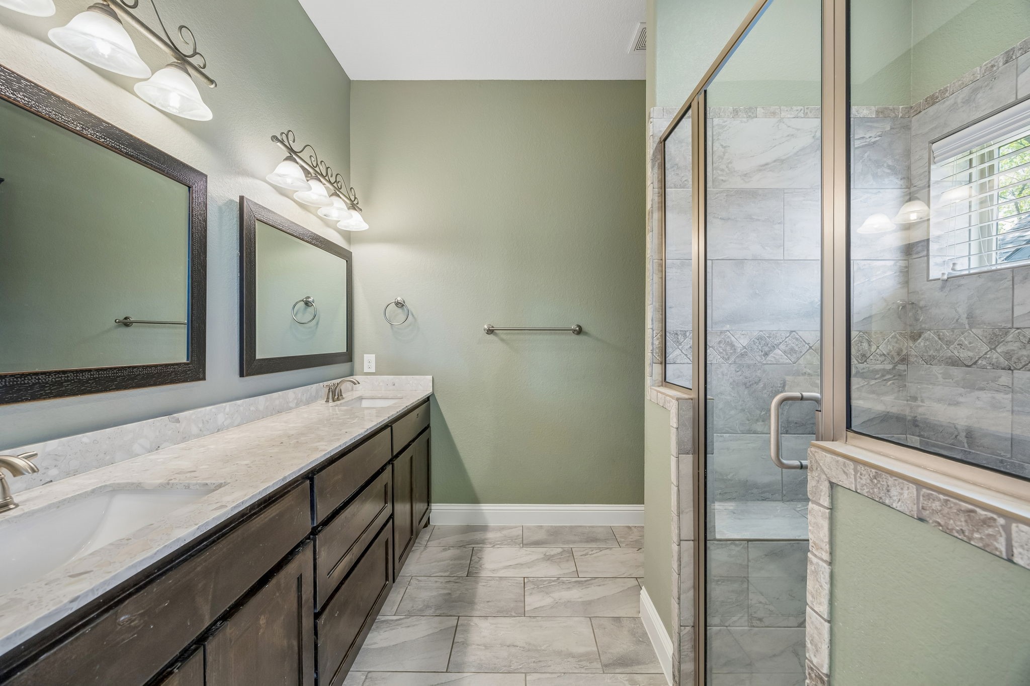 8005 Lake Bend Drive