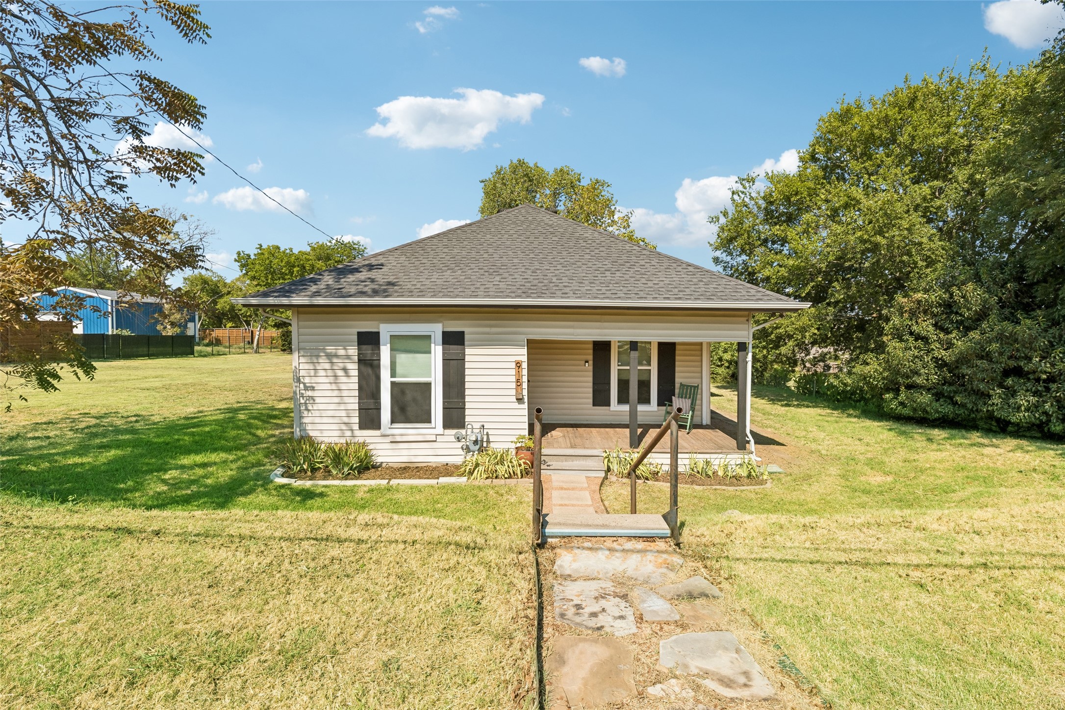 915 N Alamo Road