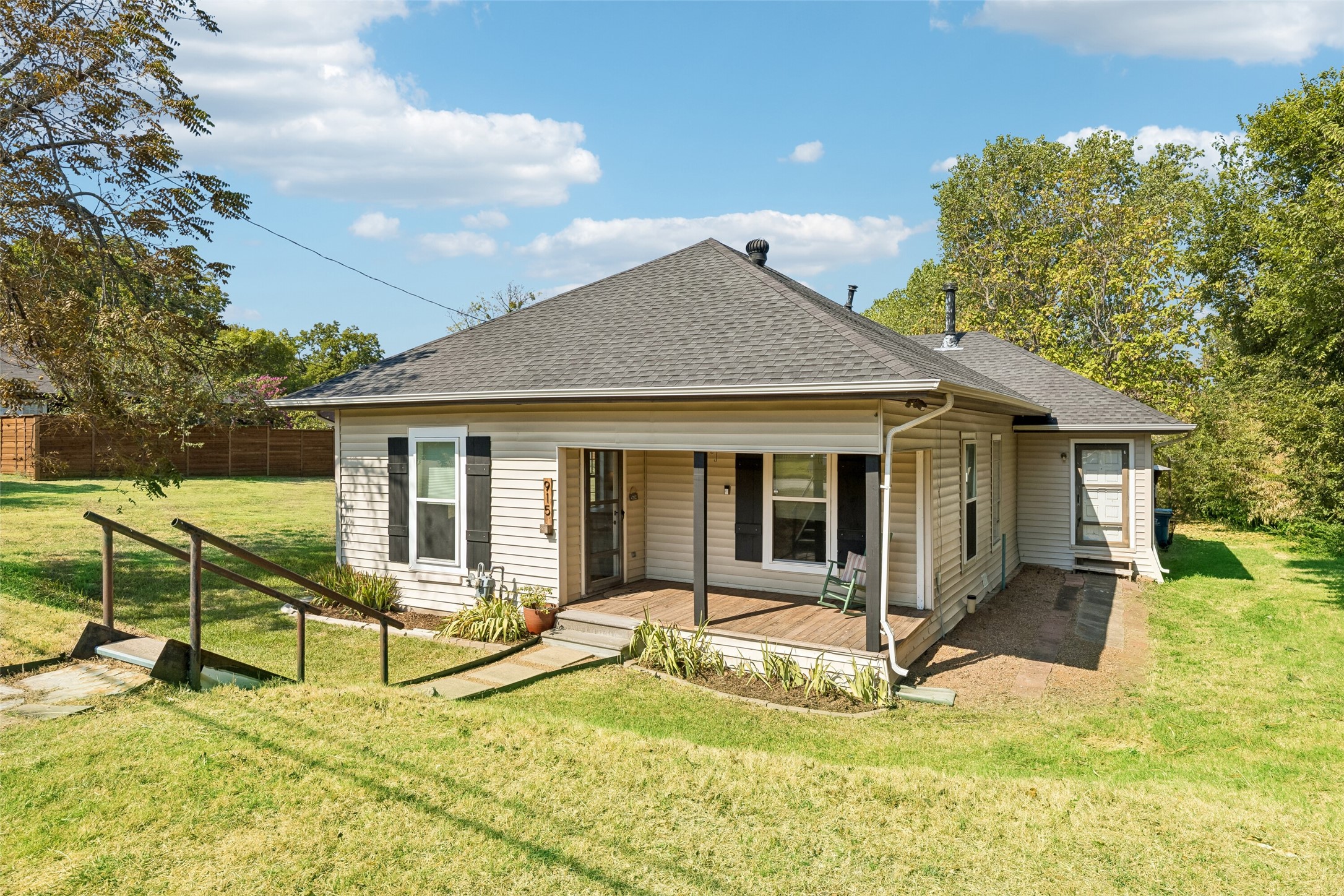 915 N Alamo Road