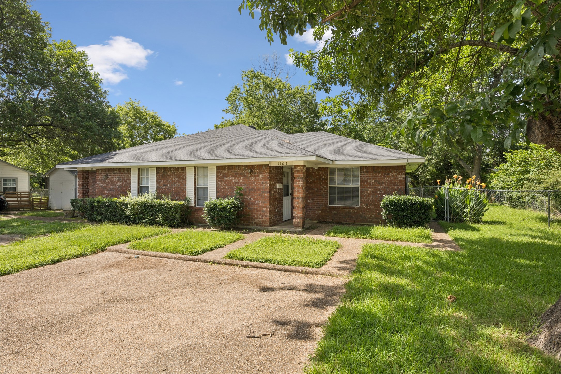 1104 E High Street