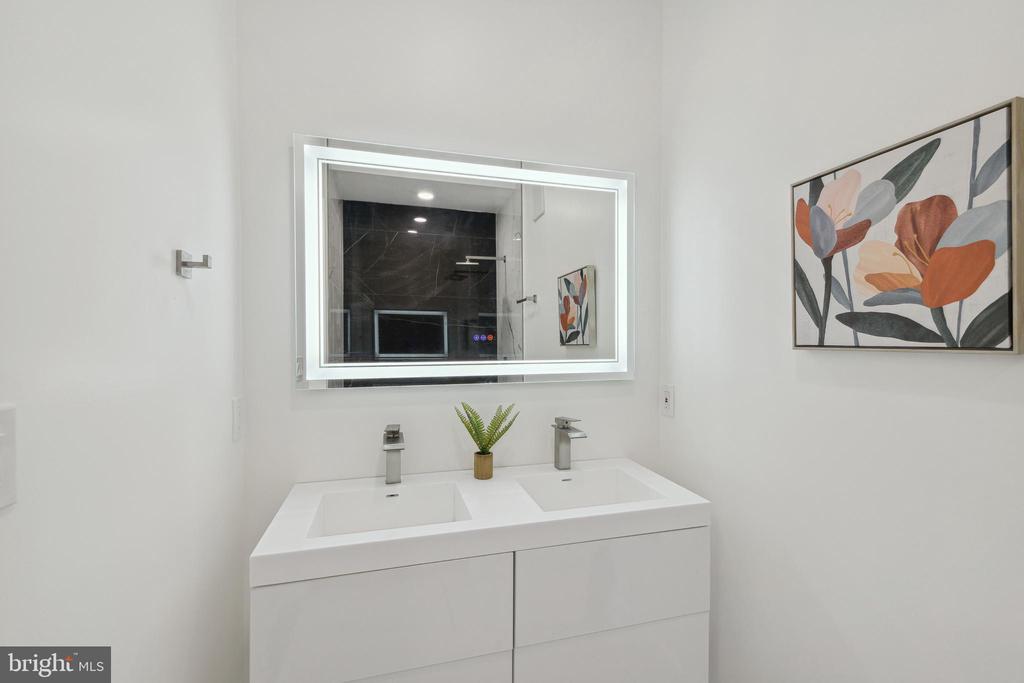 2213 M St NE #4