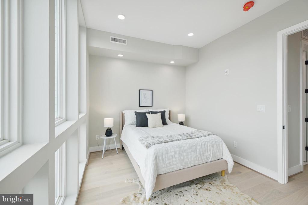 2213 M St NE #4