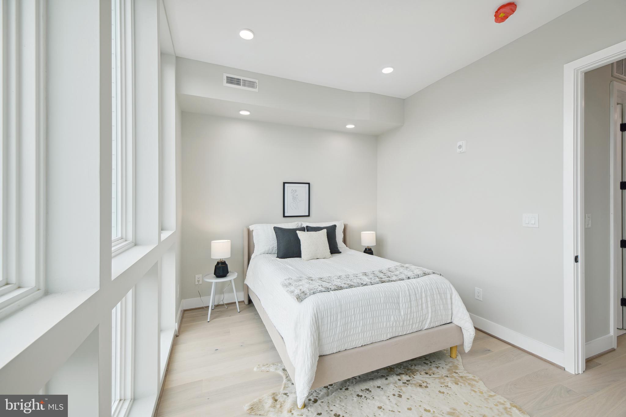 2213 M St NE #4