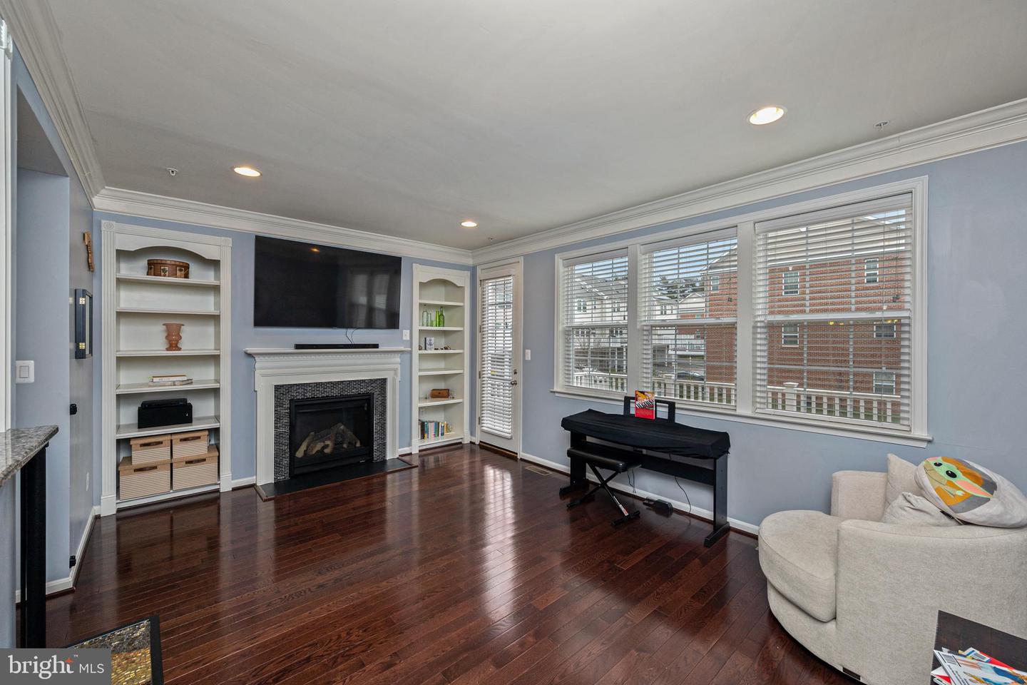 1051 IRONWOOD LANE