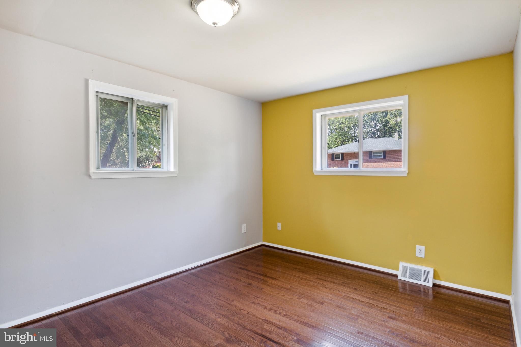 231 Mackintosh DRIVE