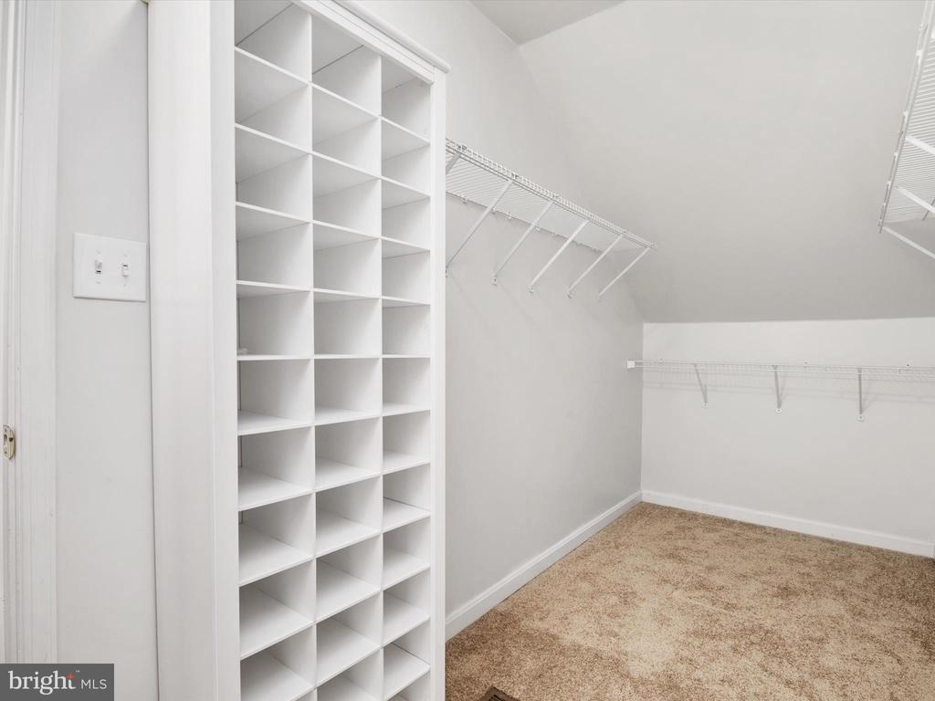 8742 Orchard Green Ct