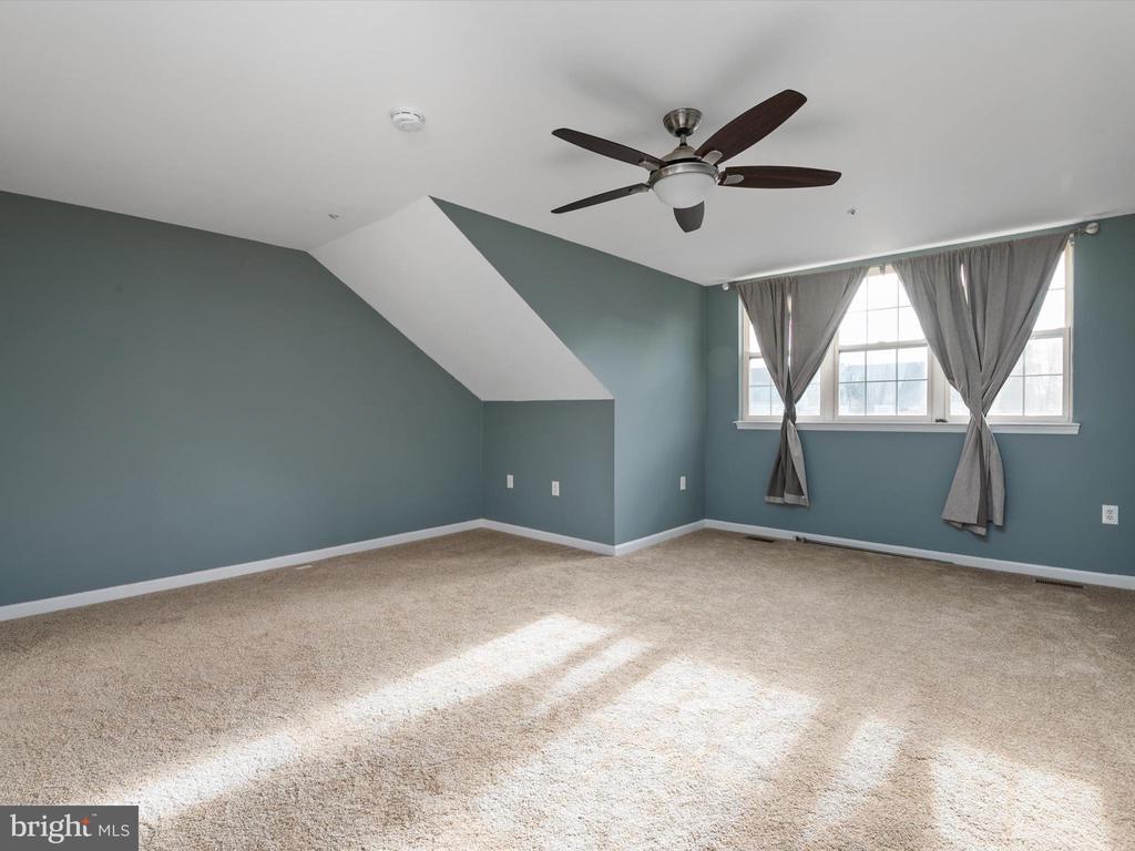8742 Orchard Green Ct