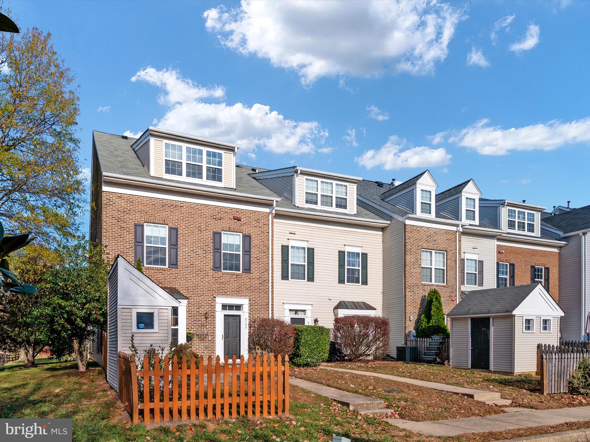 8742 Orchard Green Ct