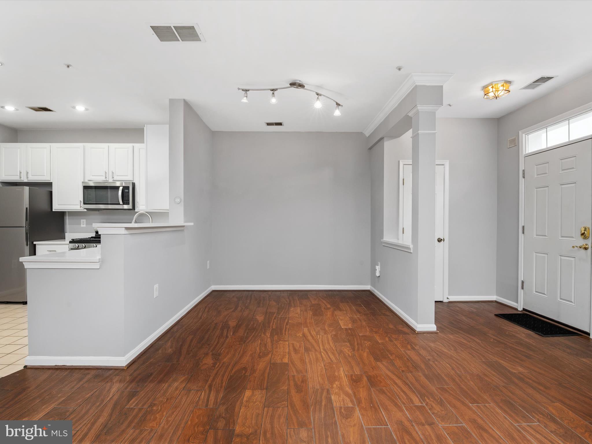 8742 Orchard Green Ct