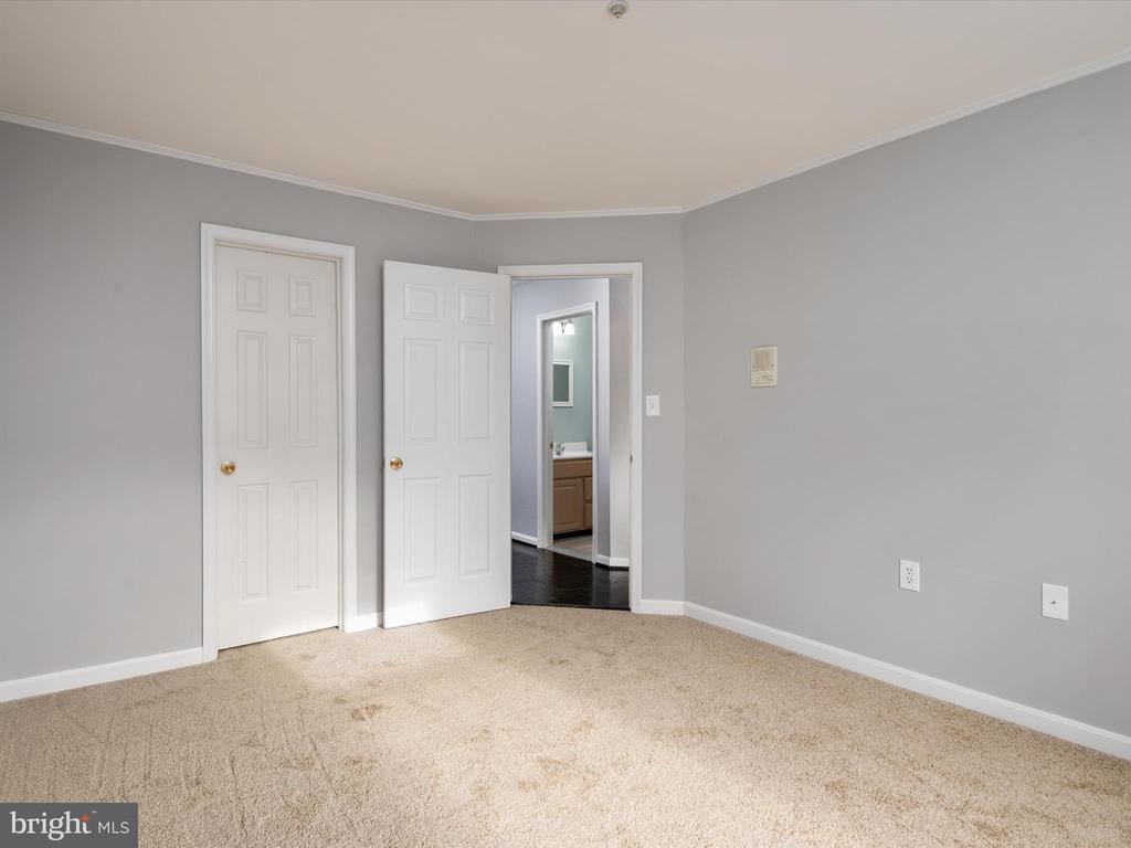 8742 Orchard Green Ct
