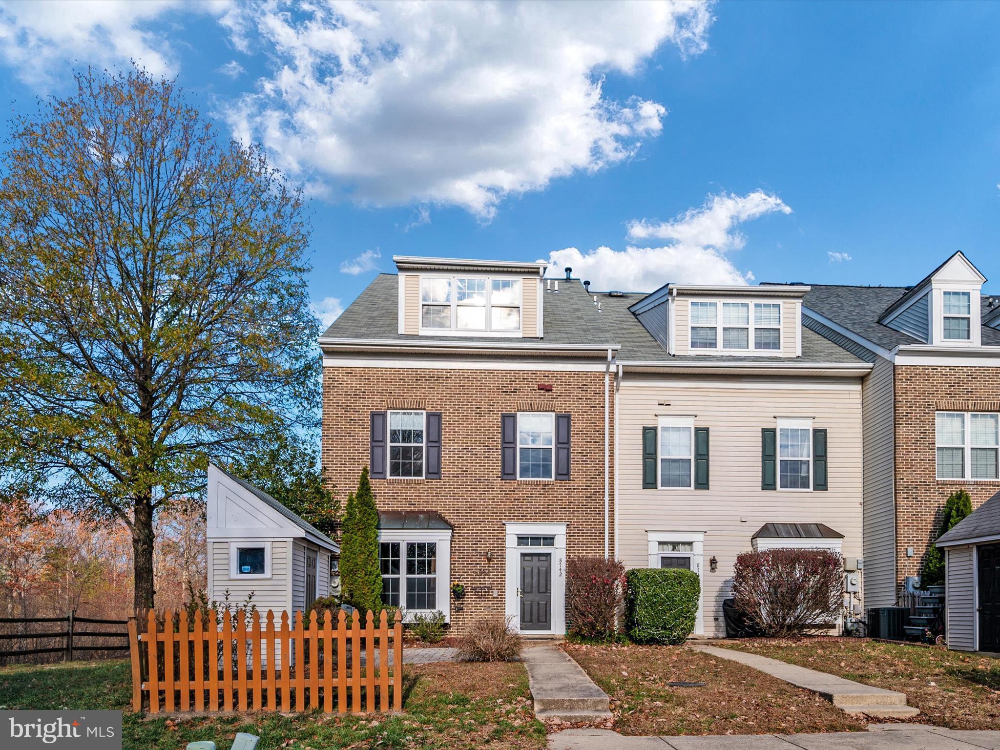 8742 Orchard Green Ct
