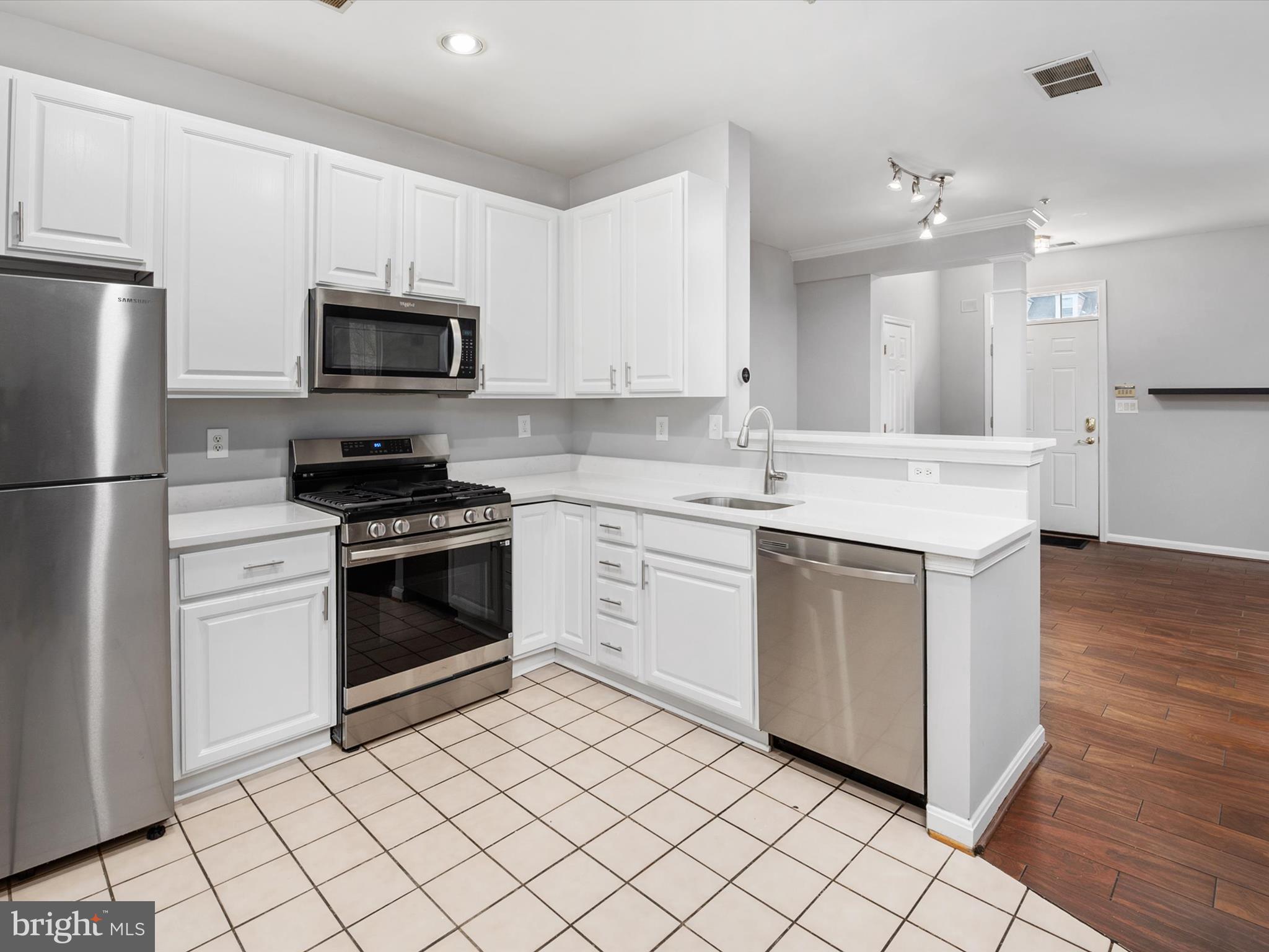 8742 Orchard Green Ct
