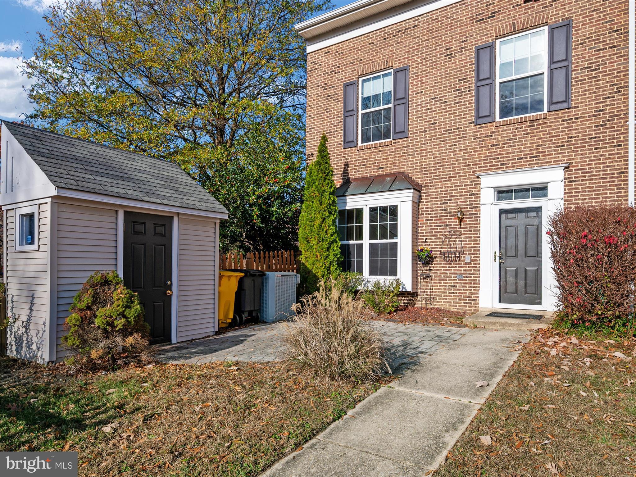 8742 Orchard Green Ct
