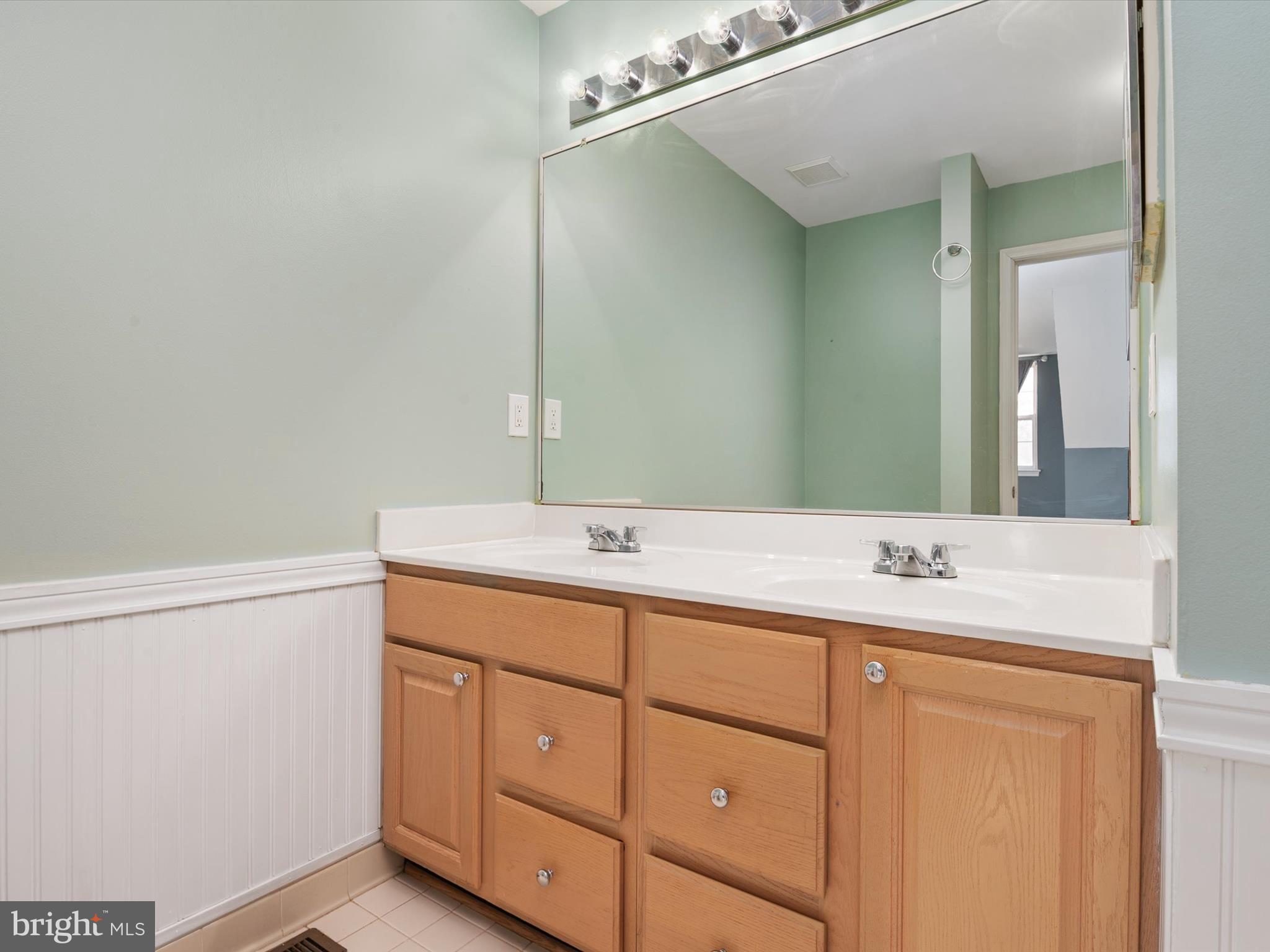8742 Orchard Green Ct