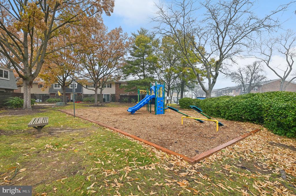 8438 Norwood Dr
