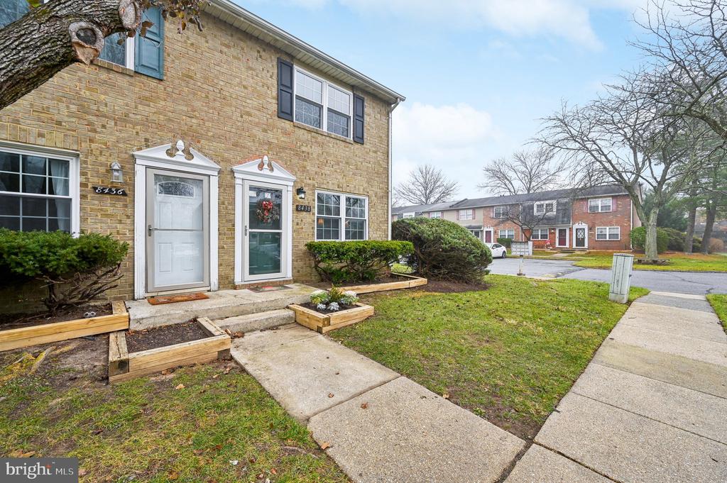 8438 Norwood Dr