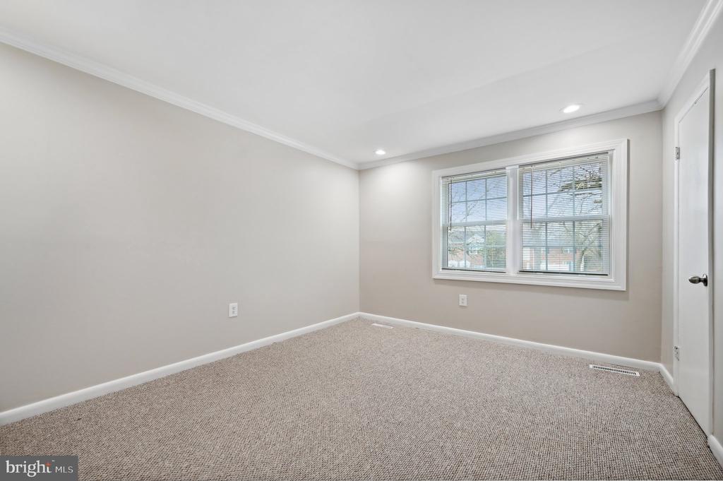8438 Norwood Dr